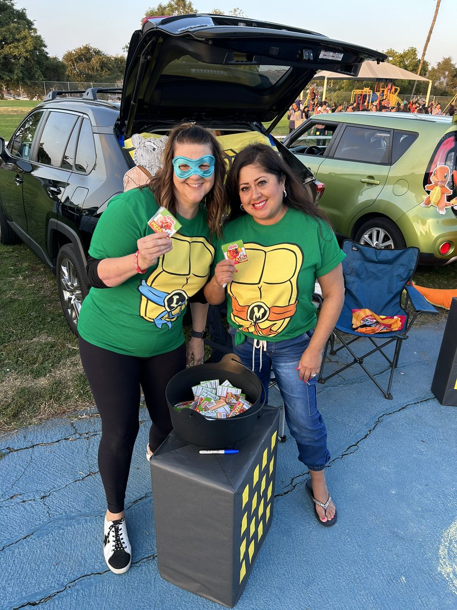 #LHCSD- Las Lomas Friday night family fun. <a href="/LHSchools/">La Habra Schools</a> <a href="/LasLomasSchool/">Las Lomas</a>