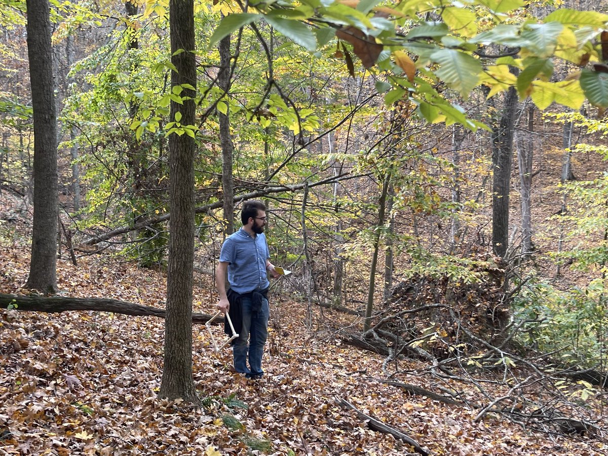 SarahRPowers's tweet photo. Another #fieldlabfriday @IUONeill @IULimnologyLab 
We had a great time looking for deer scat and looking at deer exclosers! https://t.co/Wwy7R4uqmf