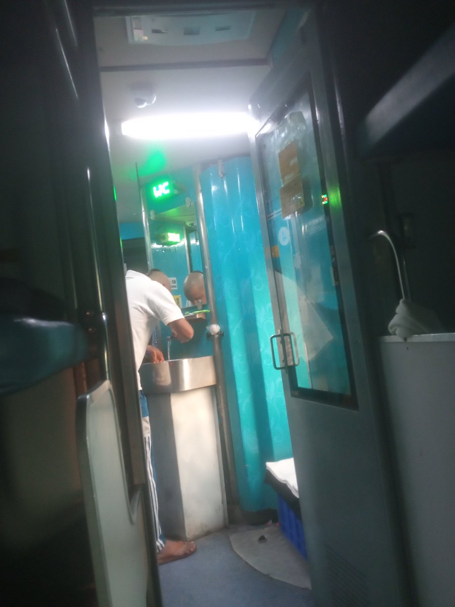 skagarwal2007's tweet photo. @RailwaySeva @RailMadad @RailMinIndia @RailNf train no 12424 Dbr Rajdhani coach no b10 door condition as follows . Whichever way it opens it remains in that position after complain resolution. Great work @AshwiniVaishnaw @PMOIndia #worldclass #railway #india #bjp #RSS https://t.co/c8vUM8ykTf