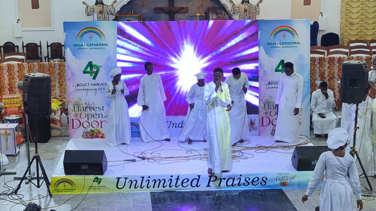CCCIkeja1's tweet image. The young shall grow in the grace of the Lord. Tope Melody serenading the crowd with a spiritual performance 🎤🔥
#harvestofopendoors #cccworldwide #unityfamily