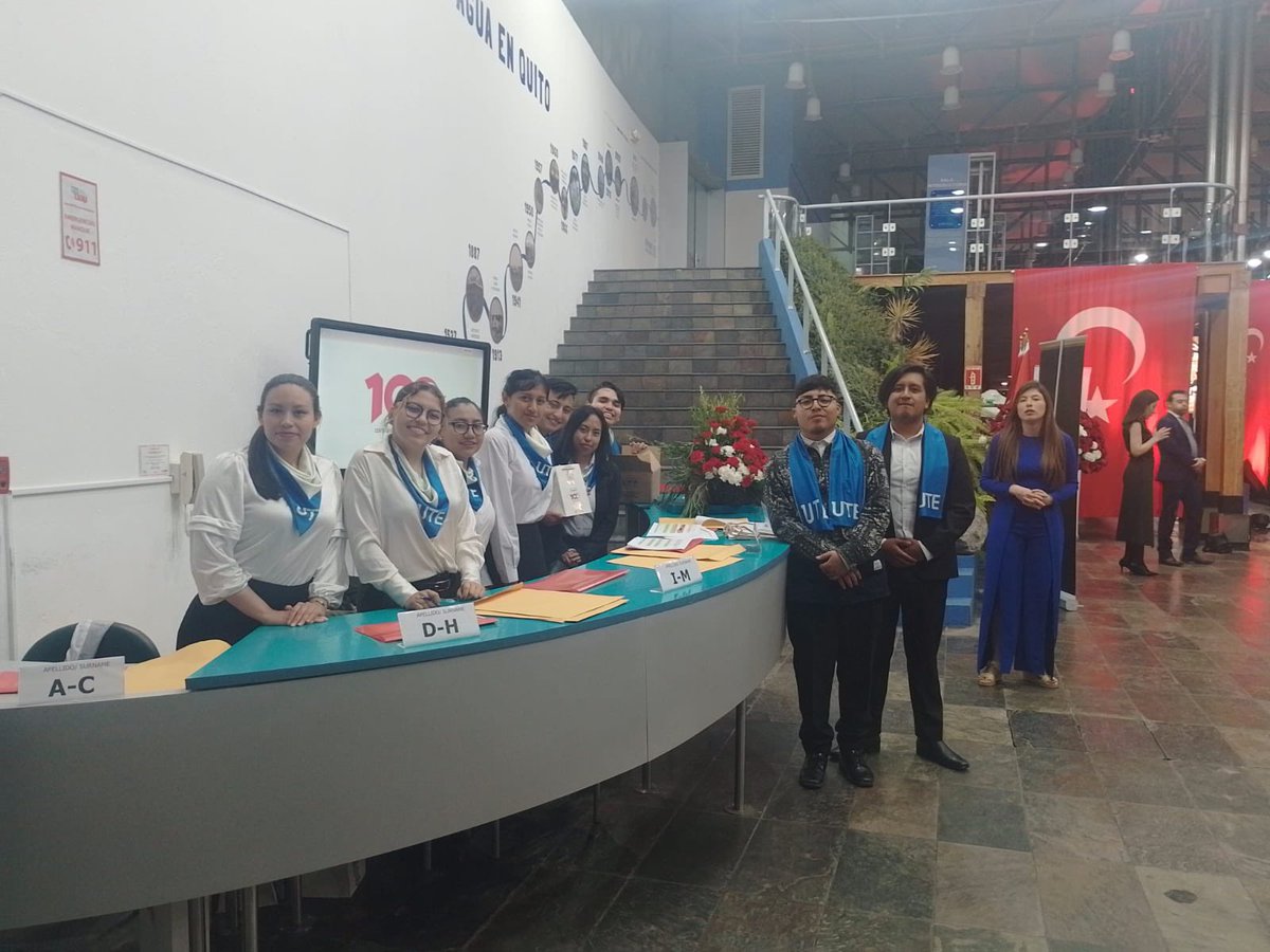 UTEoficial's tweet photo. #UTEinforma | 👇En este momento👇
🇹🇷Somos parte de la Fiesta Nacional de Turquía. 
🟢La cita es en el Museo del Agua. Nuestros estudiantes y docentes de #GastronomíaUTE y #TurismoUTE cumplen labores de cocina, protocolo y servicio. https://t.co/AfhJYFat0F