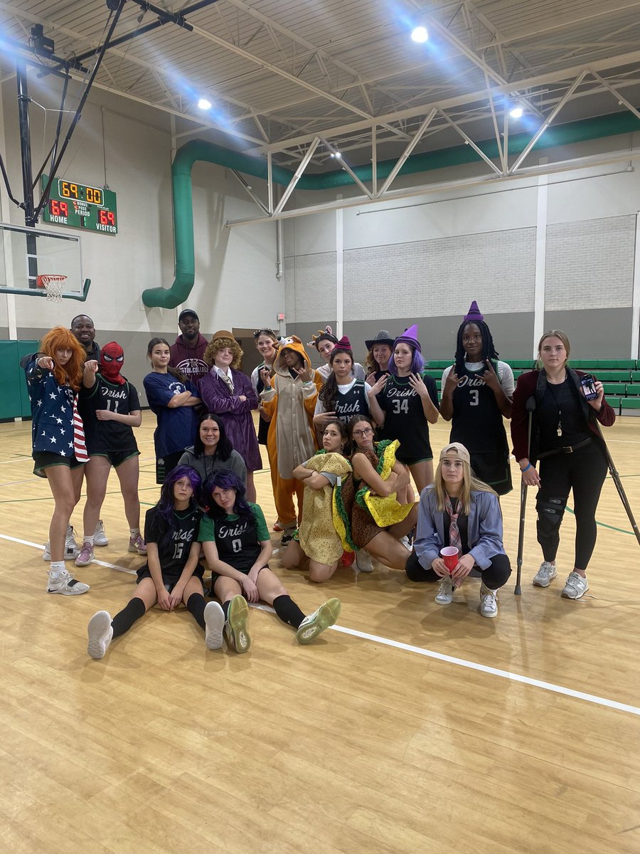 LadyIrishhoops1's tweet photo. Young ladies came to practice in costumes today. Glad we were able to get a great practice in after the shenanigans they surprised us with! #SeasonLoading #IrishWay ☘️☘️☘️ https://t.co/ZiCr4fJSBP