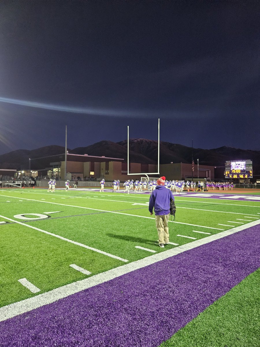 Halftime: Box Elder 21-7 Maple

Ryan Griffin has 3 TD passes and the Bees get the 2nd half kickoff