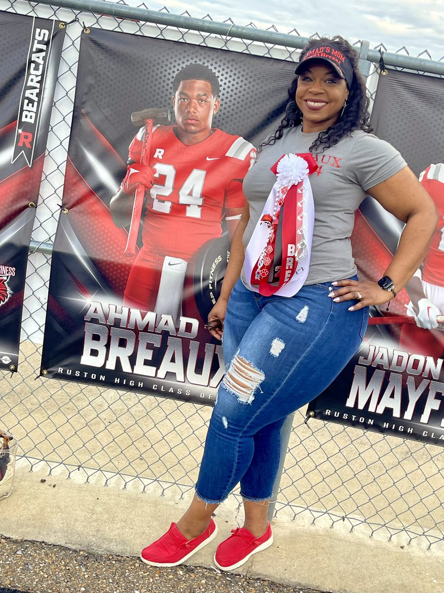 geauxbreauxxmom's tweet image. Senior Night with my Senior! Momma is SO proud of you, Ahmad🎉♥️ You are truly everything I dreamed you would be✨ #RustonHighFootball #GeauxBreaux #ClassOf2024