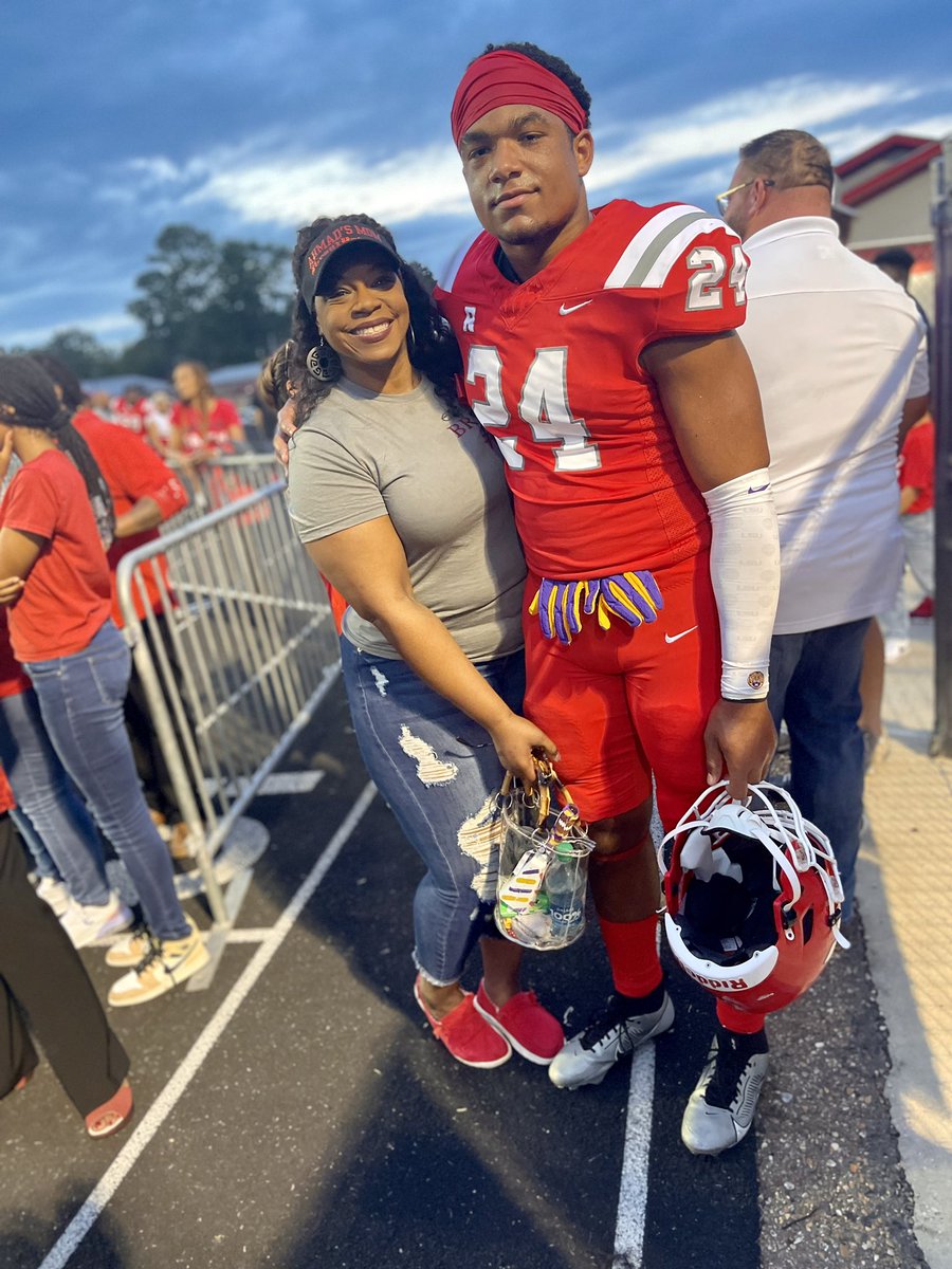 geauxbreauxxmom's tweet image. Senior Night with my Senior! Momma is SO proud of you, Ahmad🎉♥️ You are truly everything I dreamed you would be✨ #RustonHighFootball #GeauxBreaux #ClassOf2024