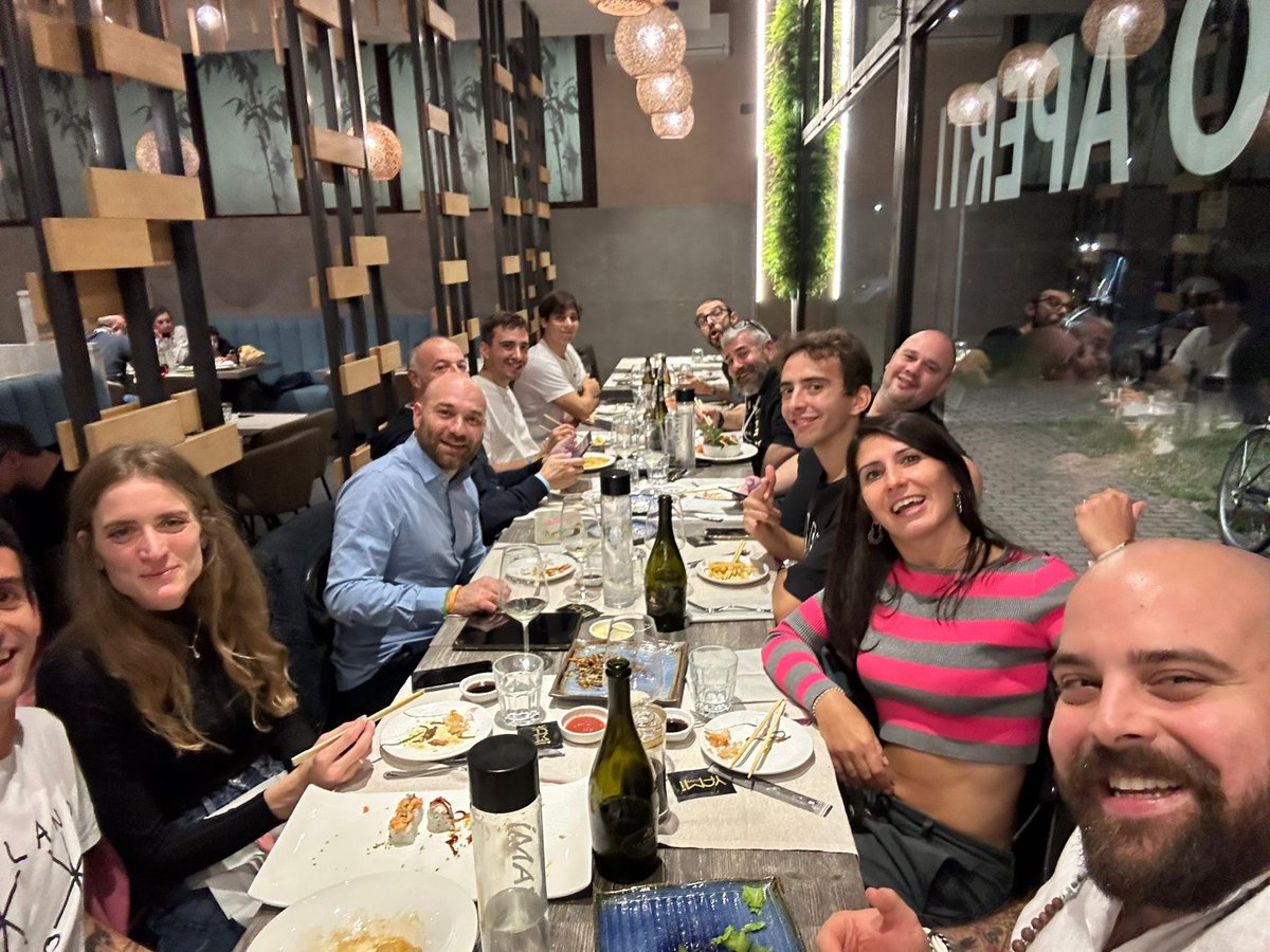 Starsportesub's tweet photo. Serata post piscina con amici https://t.co/ycSOOcoiJO