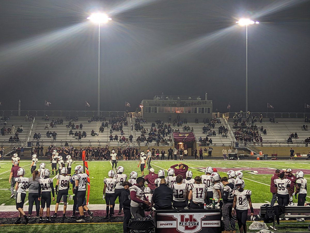 End of the third
UDJ 47, Warren Mott 7
@UDJ_Football 
@UDJCubs 
@UofDJesuit