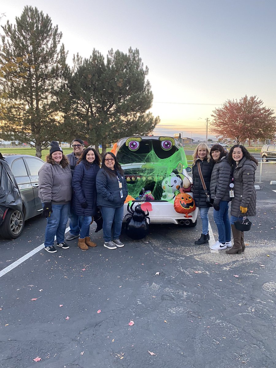 WapatoSD's tweet photo. #SimcoeSuperPups and Adams Elementary PTO Trunk or Treat event is off to a great start! Thanks to all the families that came out to participate!! https://t.co/3DGg3BZqYk