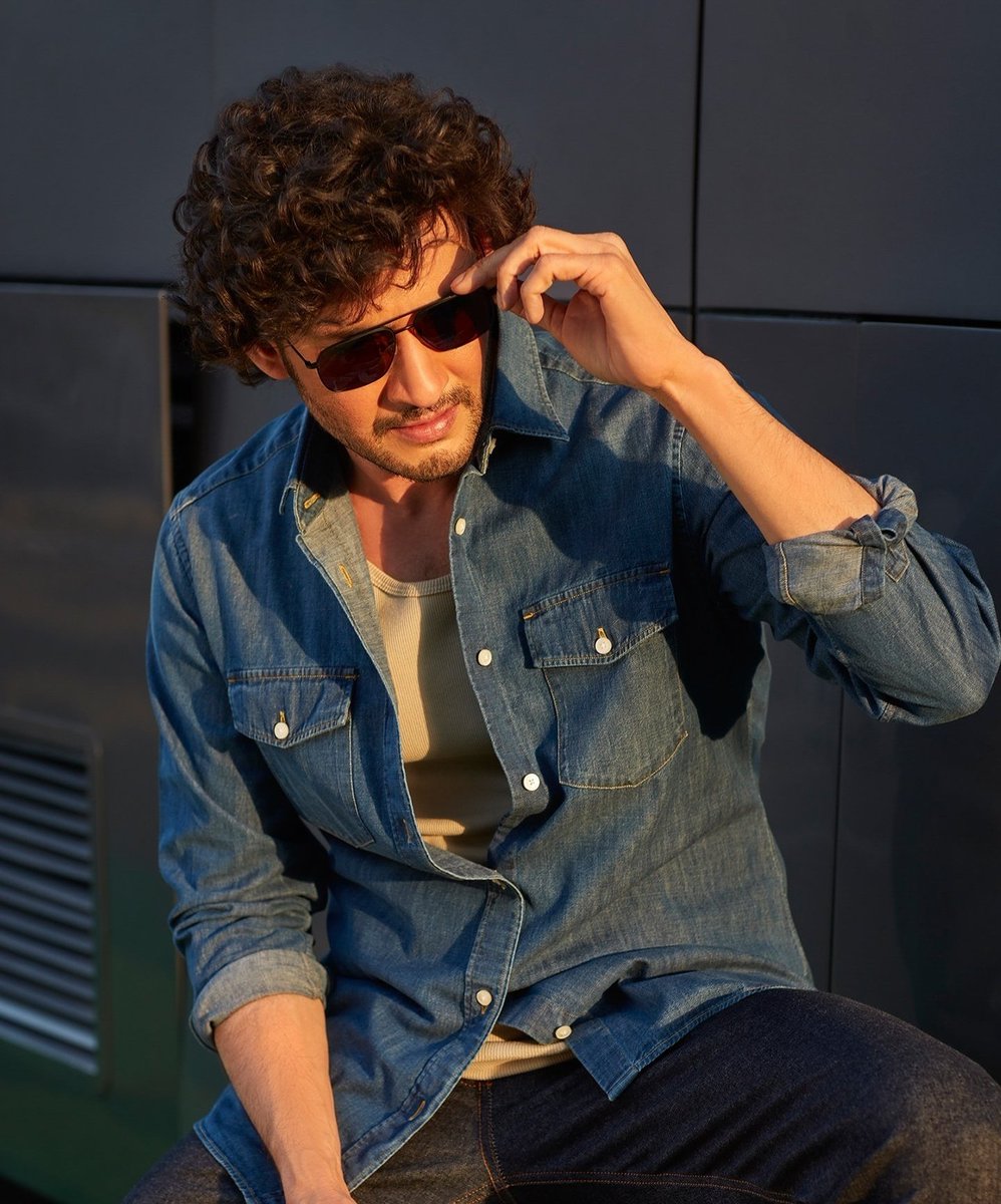 TOlMovies's tweet image. Who&apos;s Looking Most Handsome ?

   🔁#MaheshBabu             ❤️#DBoss