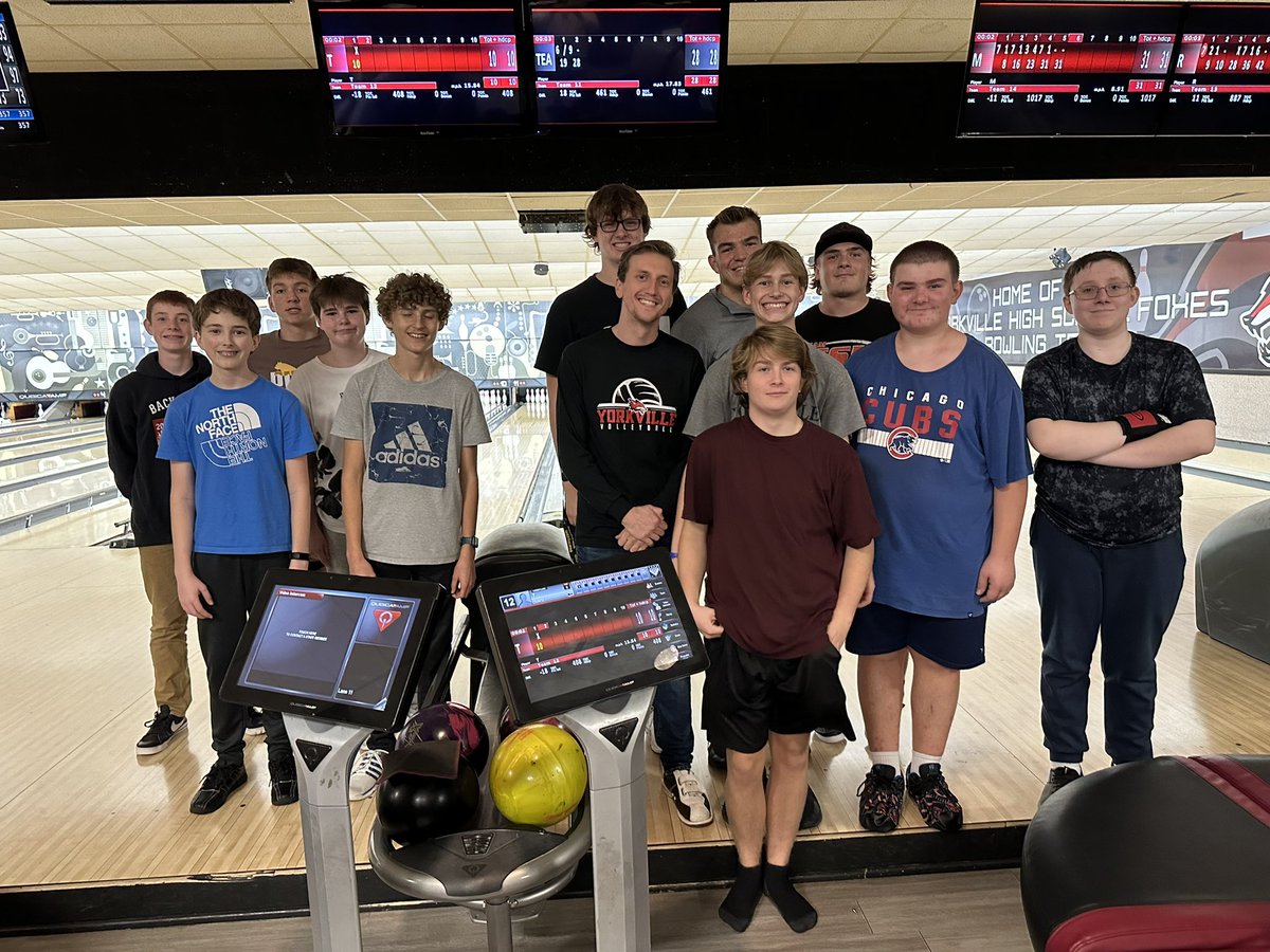 ksimsYHS's tweet photo. Great 1st week of practice! We had a special visitor today! Thanks for coming to bowl with the team, @rdonato10! 

@YHSAthletics115 https://t.co/ZJV6oxvrhh
