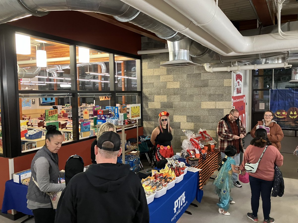 Monroe Elementary School - Everett Public Schools (@eps_monroees) on Twitter photo Thank you PTA!  Come down for Pumpkin night and the book fair! Thank you PTA!  Come down for Pumpkin night and the book fair!