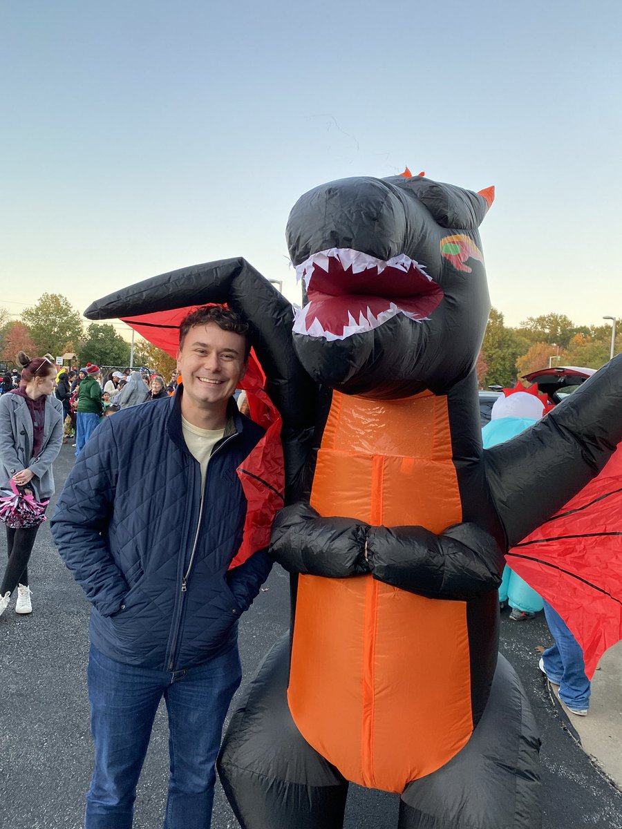 DrewMitrisin's tweet photo. Went with Mrs. Mitrisin and a cute duck to the @ApacheIS512 Trunk or Treat tonight!

Good thing the duck had Aunt Annie to protect her from the dragon. https://t.co/cVjw500J0r
