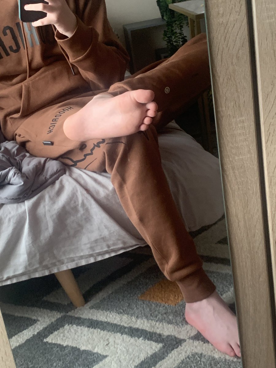 While I’m fucking girls your dm’ing me and giving me your money #findom #feet #malefeet #footdom