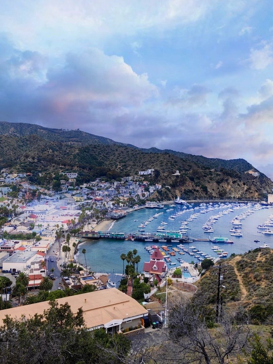arrapot18's tweet image. This is a very beautiful island with small boats drifting around and a slow pace of life for the islanders, making it a great place to rest. Arrive by boat early in the morning for brunch (Underwater World Original Jack's Restaurant #California