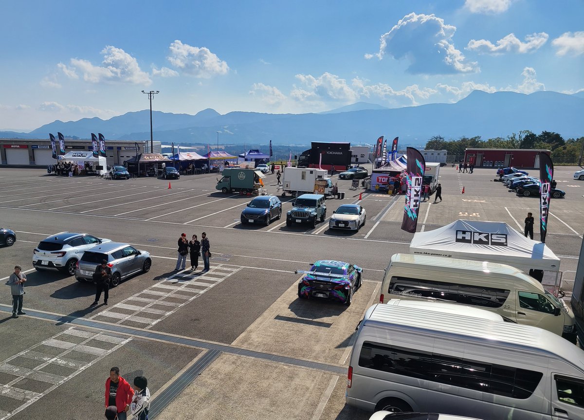 HKS_Tribe's tweet photo. 🏁HKS PREMIUM TRACK DAY🏁
ただいま午前の「ハイパーチャレンジ」開催中！天気もよくて最高ですね～！
ライブ配信はこちら👉️https://t.co/pQvAuAvQy2
#HPTD #FSW https://t.co/IsktHmNNwv