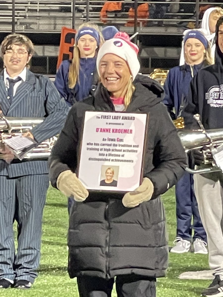 Congratulations to IGHSAU 1st Lady Award winner D’Anne Kroemer! #SpartanNation is lucky to have you! <a href="/PVSpartanPride/">PVHS</a>