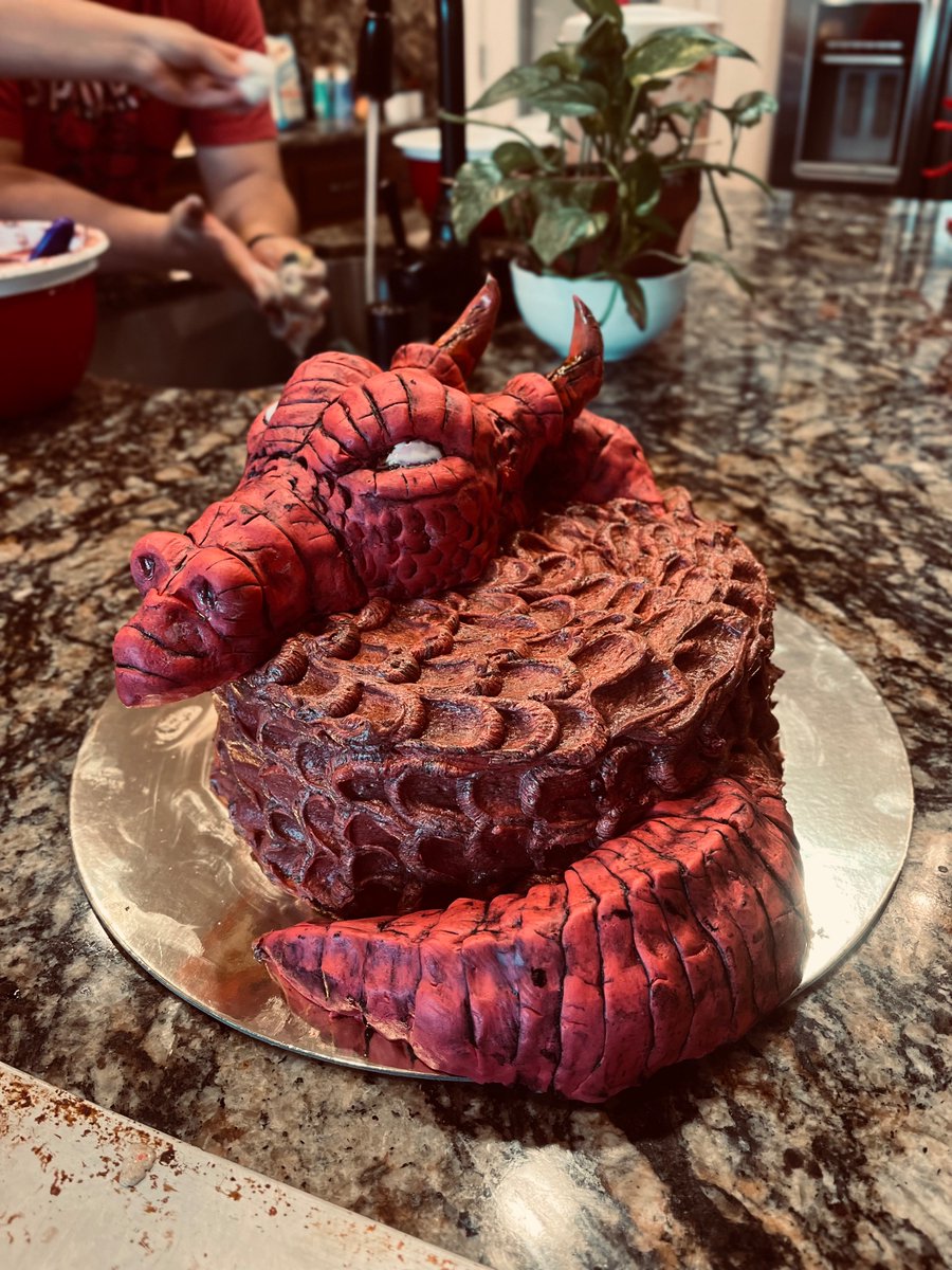 BoMToons's tweet photo. DIY dragon cake for my sonβs 11th b-dayβ¦ heβs coiled up on his treasure hordeβ¦ π²πππ₯³π
#nailedit #cakecreation #birthday #cake #diy #dragon #treasure #homemade #baking https://t.co/mqAzNdKVlb