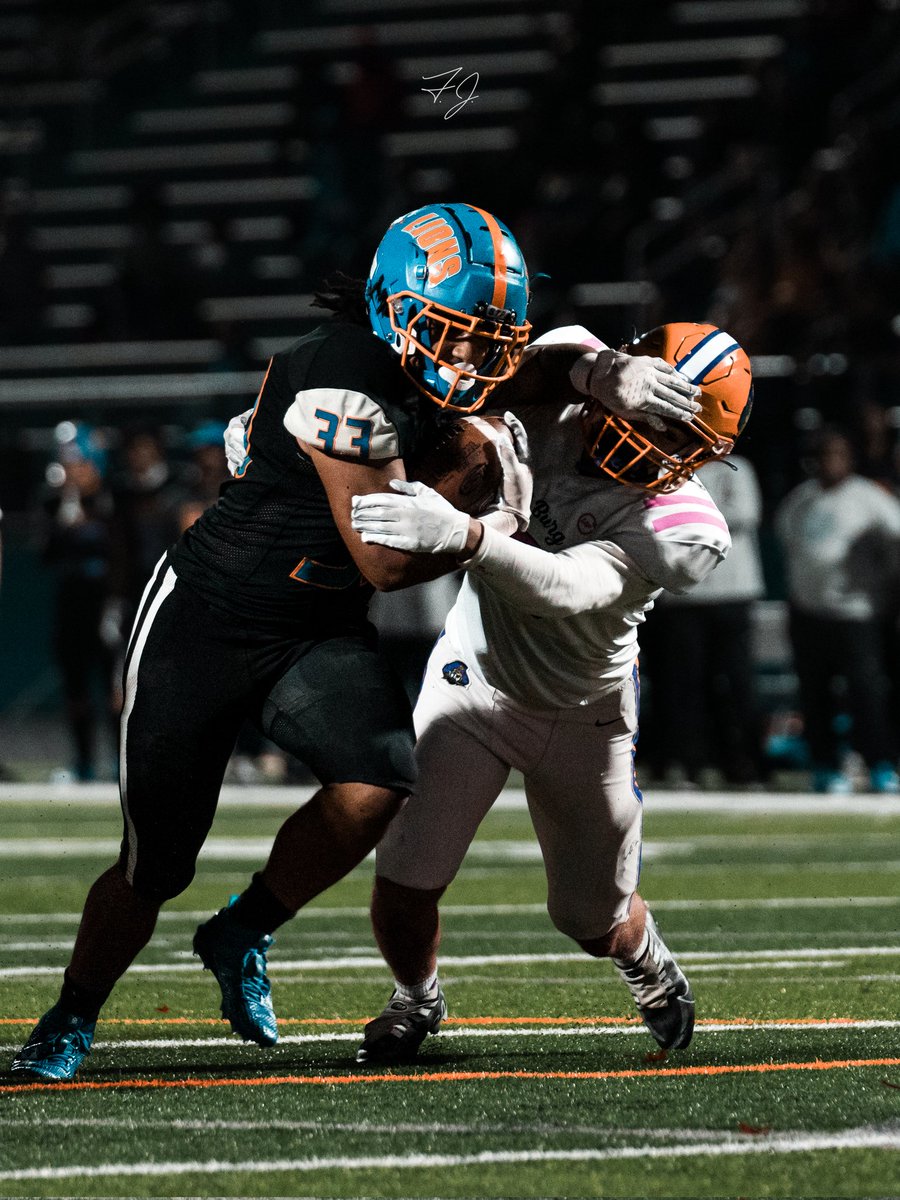 TJDARR_PHOTO's tweet photo. F I N A L

51-20 LIONS

@gahannafootball 
@GLHS_Athletics https://t.co/zJLyDHTjNZ