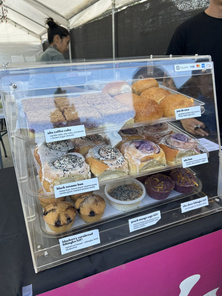 ohosh1n's tweet photo. Ran it back with the Filipino baked goods (all vegan btw)

💜 Ube Coffee Cake
💜 Sesame Bun
💜 Blueberry Cornbread Bibingka
💜 Peach Mango Sago

San &amp; Wolves 🇵🇭 https://t.co/zX9OjZb23q