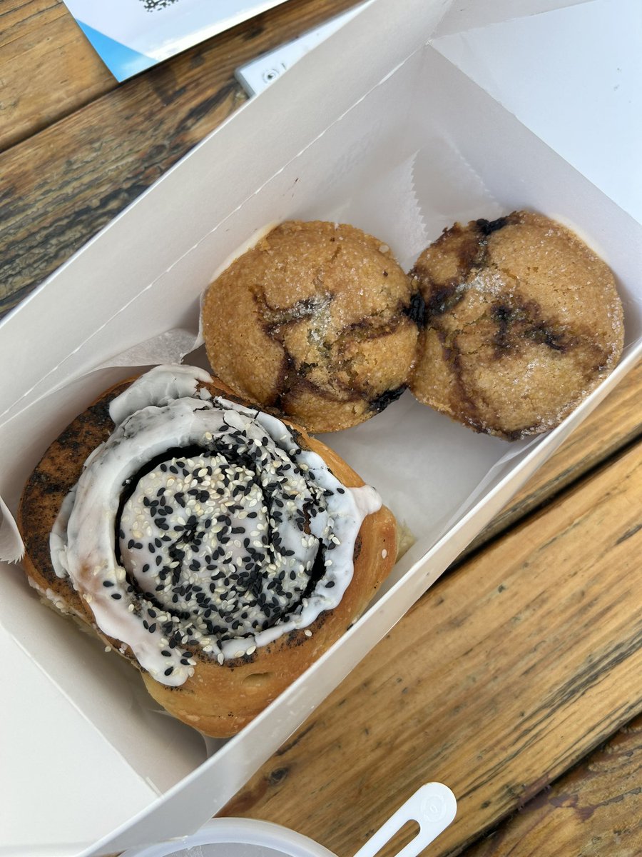 ohosh1n's tweet photo. Ran it back with the Filipino baked goods (all vegan btw)

💜 Ube Coffee Cake
💜 Sesame Bun
💜 Blueberry Cornbread Bibingka
💜 Peach Mango Sago

San &amp; Wolves 🇵🇭 https://t.co/zX9OjZb23q
