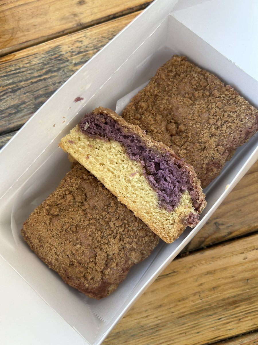 ohosh1n's tweet photo. Ran it back with the Filipino baked goods (all vegan btw)

💜 Ube Coffee Cake
💜 Sesame Bun
💜 Blueberry Cornbread Bibingka
💜 Peach Mango Sago

San &amp; Wolves 🇵🇭 https://t.co/zX9OjZb23q