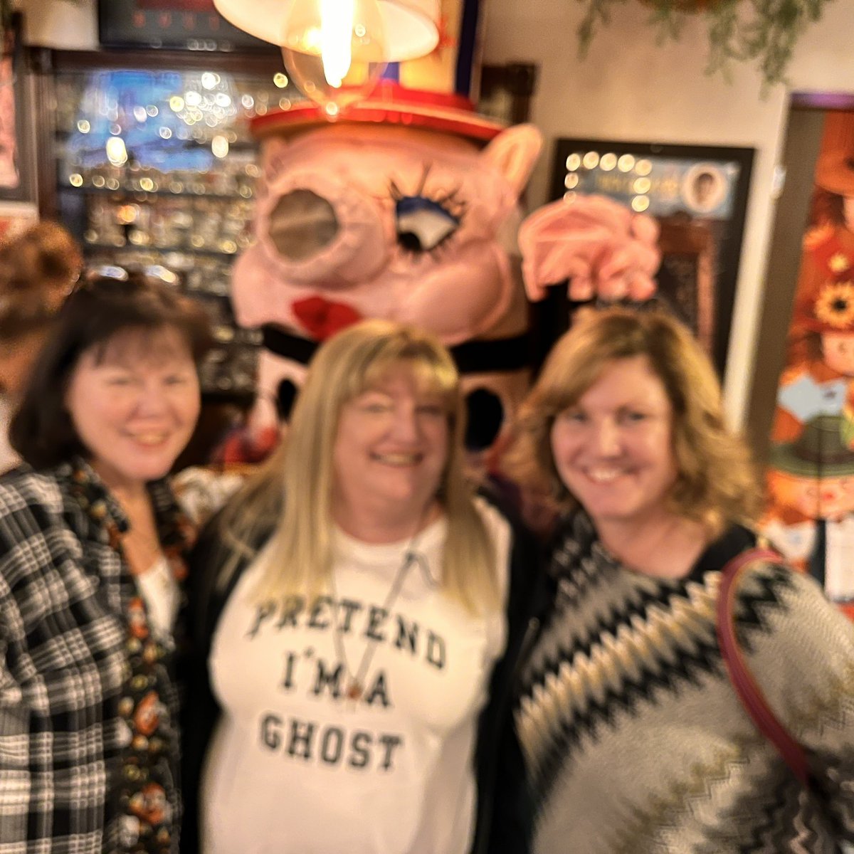 fogle003's tweet photo. Just having a #hotbrown with a few friends!
#LouisvilleHotBrownWeek
#Rubbies https://t.co/7cDJLAGdWj