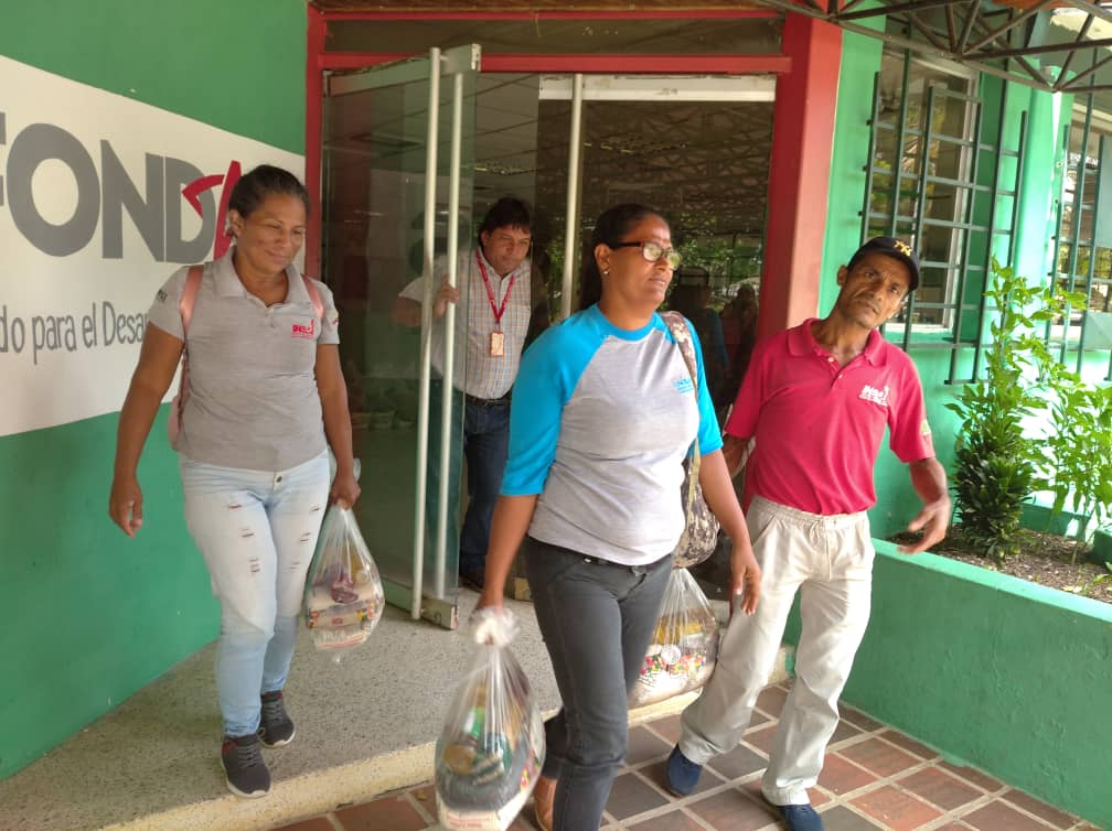 Gracias a las políticas del Presidente Nicolás Maduro Moros y la Presidenta del (INSA) Tibisay León Castro, el M.V. José Prato entregó a todo su personal obrero y administrativo el beneficio de la bolsa de alimentación, San Carlos - Estado - Cojedes. Venezuela