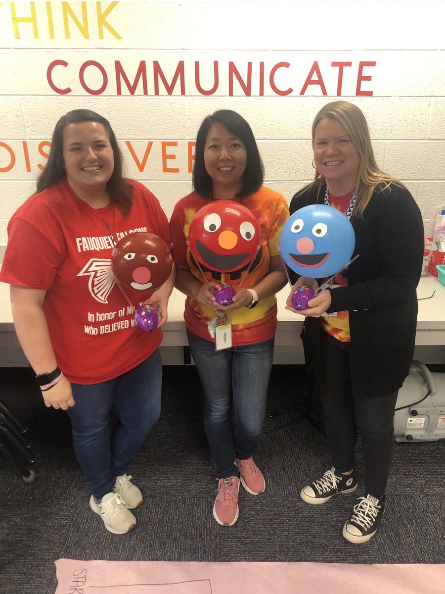 griffith_ms's tweet image. Our class had lots of fun today in the #collablab with @mscherenzia3 working on balloons over broadway with code and go mice! @MMPTurtles @FCPS1News #oneteamonemission #macysparade