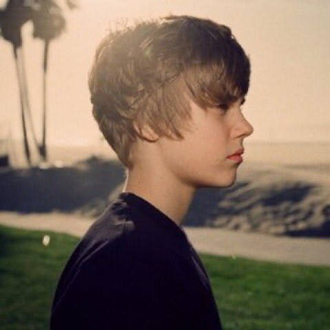 availablebiebzs's tweet image. MY WORLD 3.0