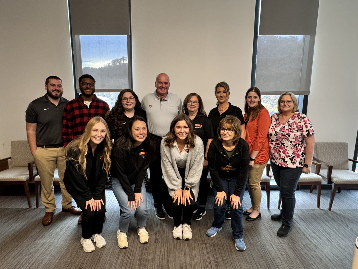lori_werth's tweet photo. Thank you @gjustice21 for your incredible leadership!!! We’re better because of you and you are loved! #GoBears #AlwaysABear #LeadershipMatters https://t.co/SCemK7ACpq