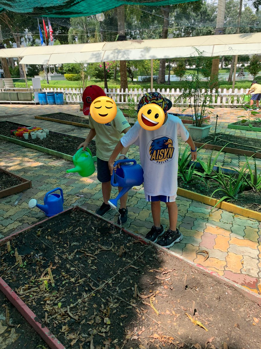 CrocTeacher's tweet photo. Students are responsible for watering our garden! https://t.co/JsdgqzaoiV