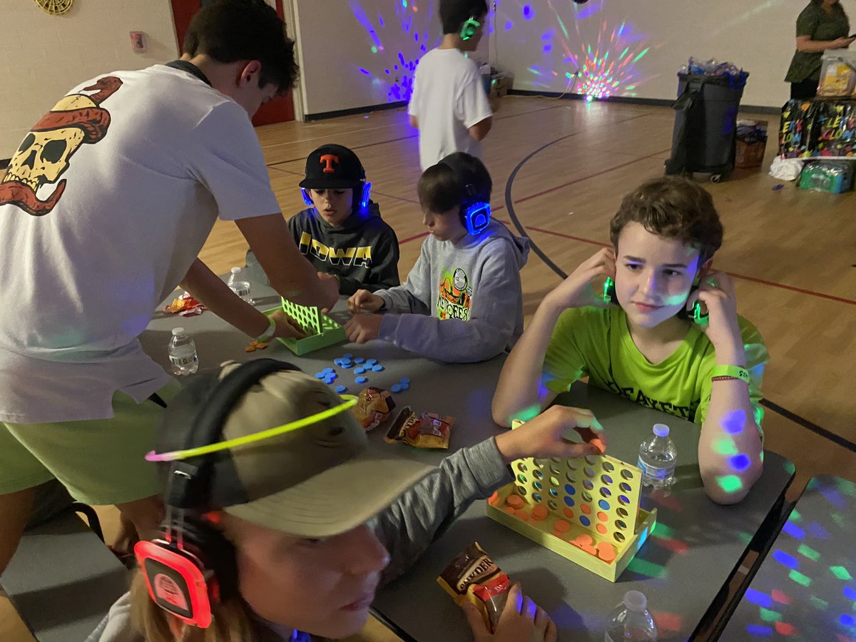 RVMSPrincipal's tweet photo. There’s something for everyone at the #GlowBash ! #AllKnightEveryKnight https://t.co/aqFxKDtGGd