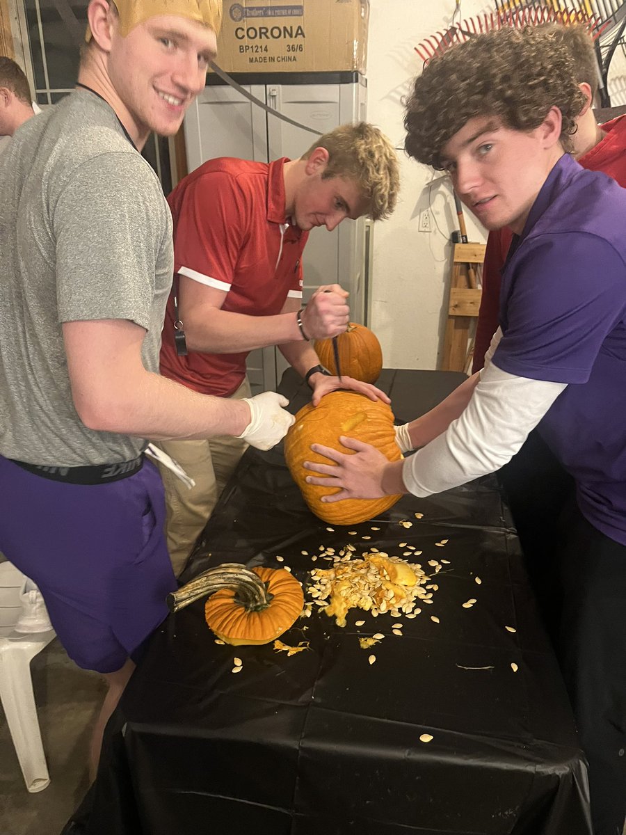 DuhawkMBB's tweet image. Our guys were hard at work tonight getting into the Halloween spirit at our annual pumpkin carving night! 🎃 #GoDuhawks