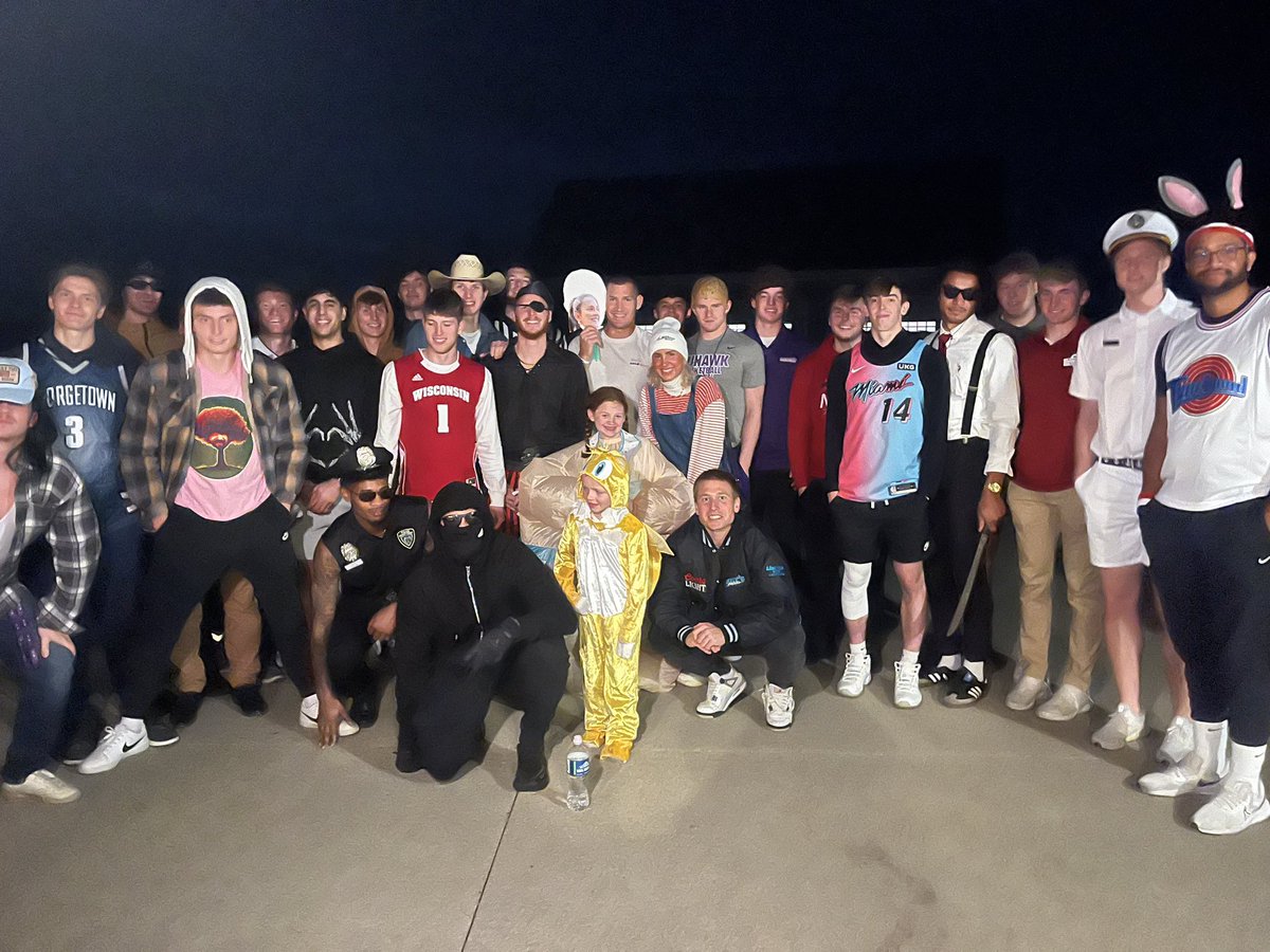 DuhawkMBB's tweet image. Our guys were hard at work tonight getting into the Halloween spirit at our annual pumpkin carving night! 🎃 #GoDuhawks