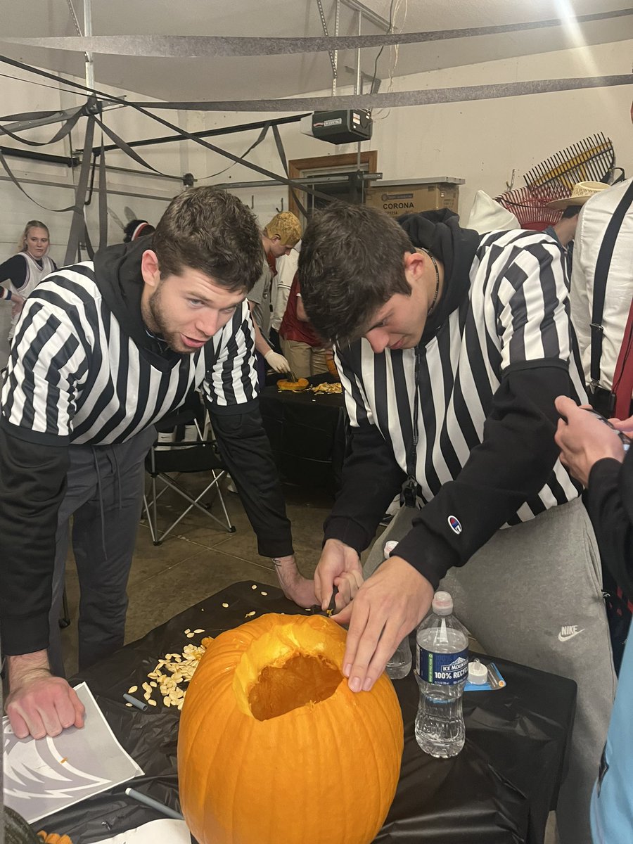 DuhawkMBB's tweet image. Our guys were hard at work tonight getting into the Halloween spirit at our annual pumpkin carving night! 🎃 #GoDuhawks
