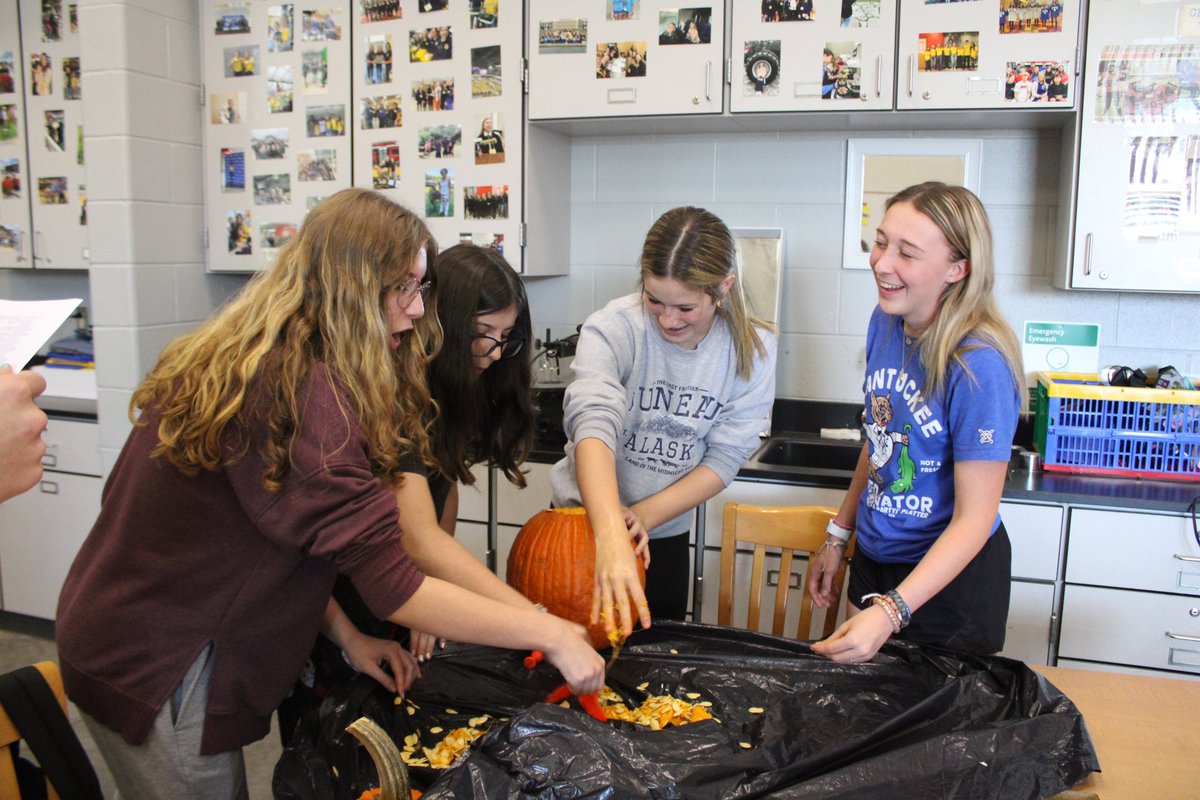 Week 11- Pumpkin carving, FFA meetings, Halloween in the Halls, Farm Bureau contest, and Anatomy and Physiology stations! These kiddos are rockstars!!