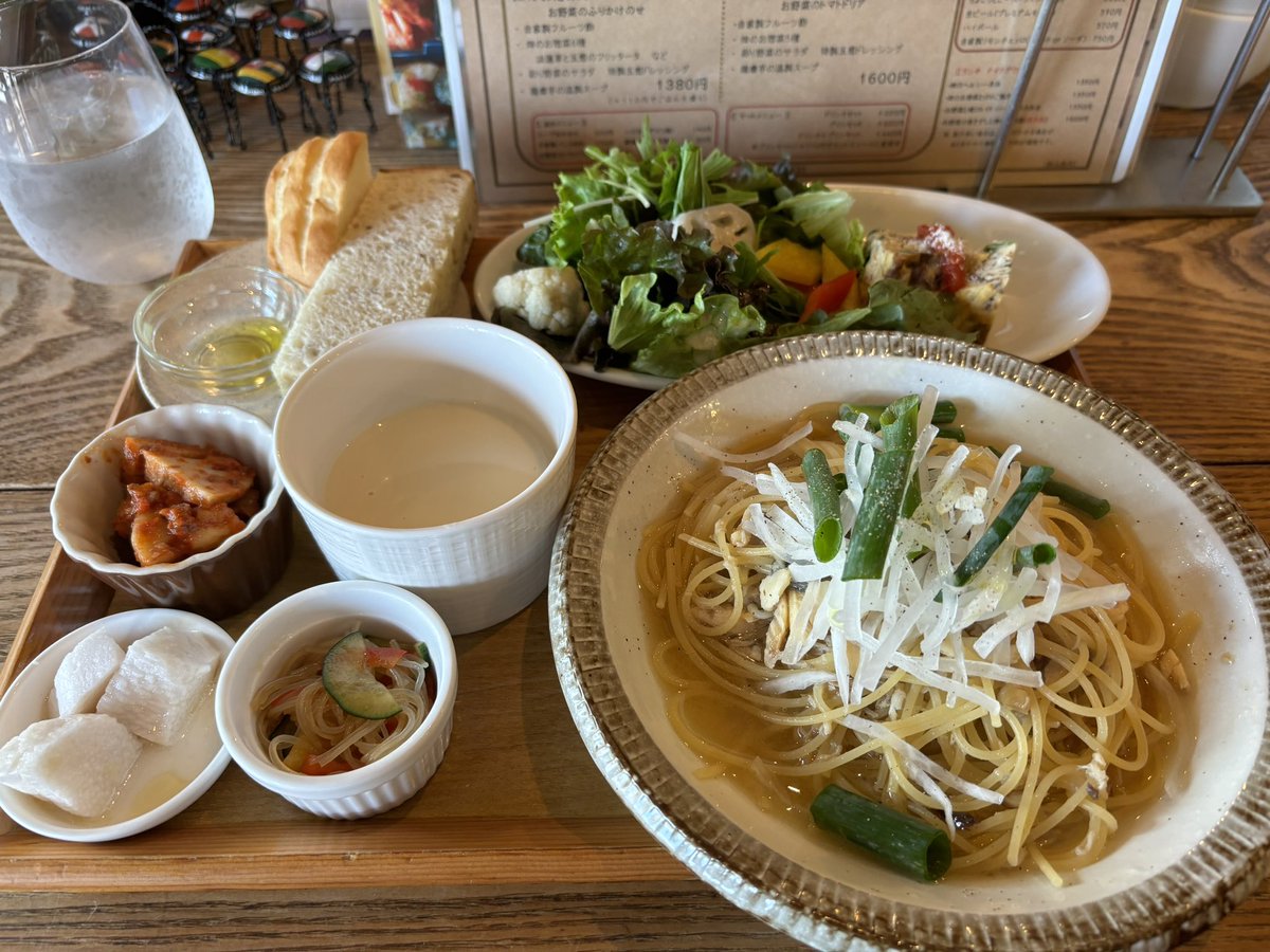sho1_n's tweet photo. 親の送迎待ちにぼっちlunch😋🍽

お客さんカップル＆女性ばっかだけど気にしないw

久々のパスタ美味しかったぁ！
デザートでつけた抹茶チーズケーキも濃厚で満足( ¯﹀¯ )

 #lunch #パスタ #G831 https://t.co/Zyv4JQ8kjL