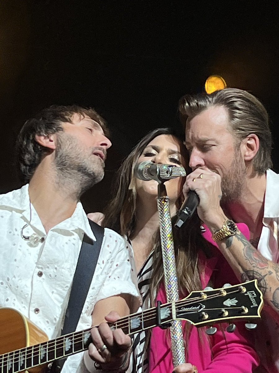 ds0227's tweet photo. Thank you @ladya for such an incredible night. I loved the show!!! Loved the feel and the close up and personal. Thank you for playing my request!! Tonight was perfect. Thank you for the hug CK #requestlinetour https://t.co/IMv74Xhz0M