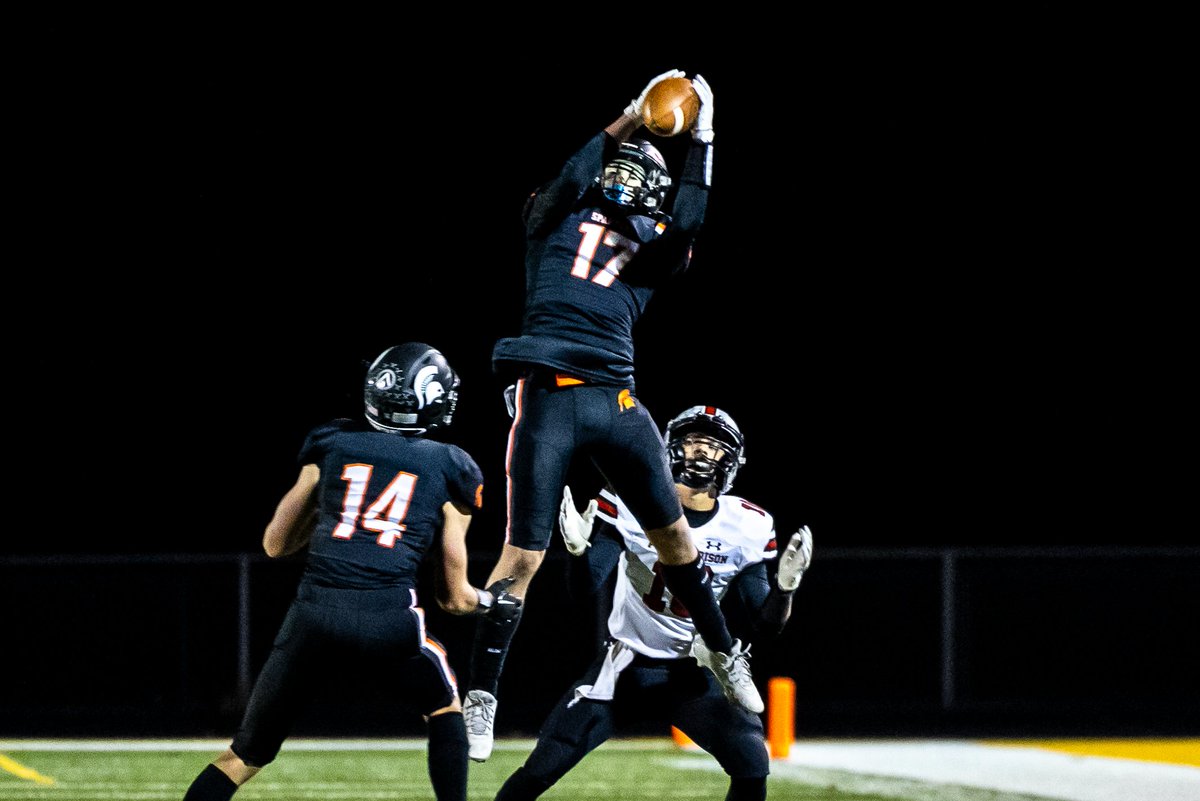 josephwcress's tweet photo. Solon football beat Fort Madison, 50-7, in a first-round Class 3A playoff game, Oct. 27, 2023, at Spartan Stadium. #iahsfb @FootballSolon @DirectorSolon Photos for @presscitizen @RegisterVisuals: https://t.co/LLMKSEB4RY https://t.co/594b9QrPbX