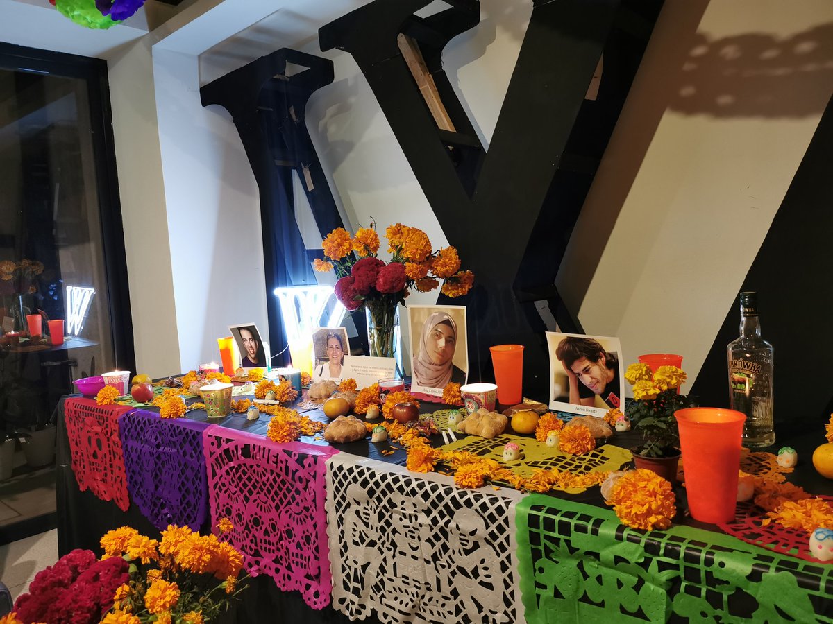 Wikimedia_mx's tweet photo. Pusimos la ofrenda en #WMMX dedicada a Hiba Kamal, wikipedista que murió asesinada en un bombardeo en la Franja de Gaza. https://t.co/AVgJmVQDqx