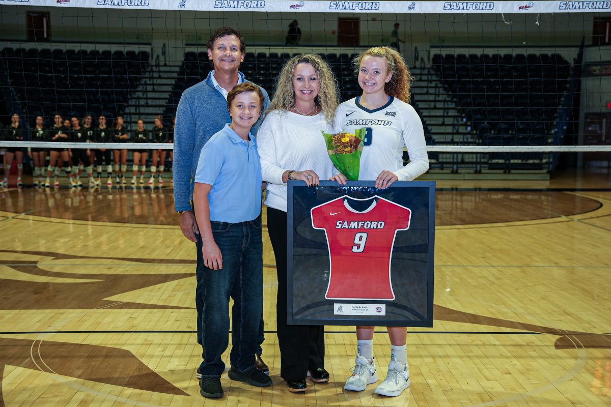SamfordVB's tweet photo. Nothing but love for this group ❤️💙

#BeABetterBulldog
#AllForSAMford https://t.co/JX0a8C62Bs
