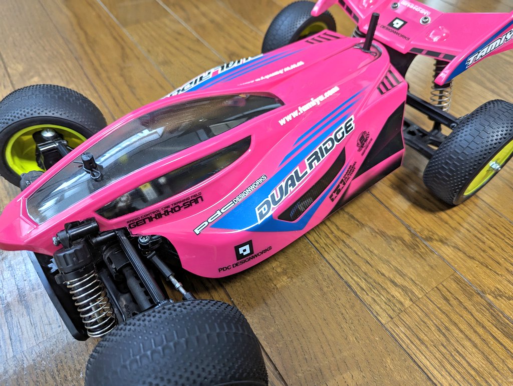 shoes_rc's tweet photo. ボディを1cm程前進させて取り付けとりあえず出来上がり!
ダンパーステー周り少しカットしたけど最小限のカットでいけたかなと
ぱっと見FFと分からないのが良いのか悪いのか??🤣
#TT02BF #FFBuggy https://t.co/sXY0UxyY7p