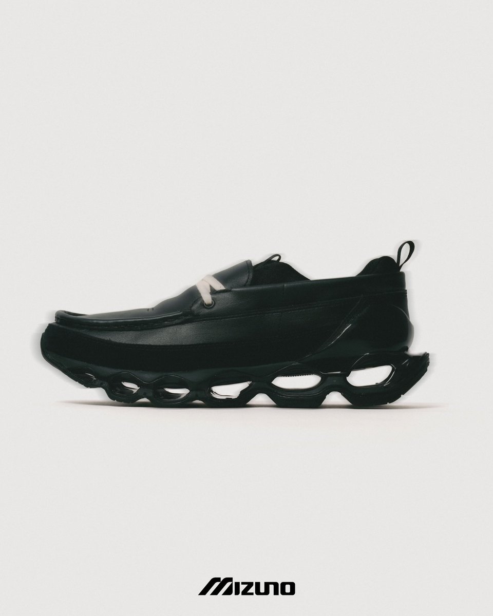 nouverte_mag's tweet photo. Wave Prophecyソールを搭載したレザーシューズ、「Wave ProphecyMoc」が発売。

単に過去に発売してきた、オリジナル商品のリバイバルではなく、パフォーマンスブランドの「伝統と革新」を表現した1足となっている。
10/28 11:00-

#MIZUNO #waveprophecy

https://t.co/2BCEQo3Yyu https://t.co/sDWBiTKzBx