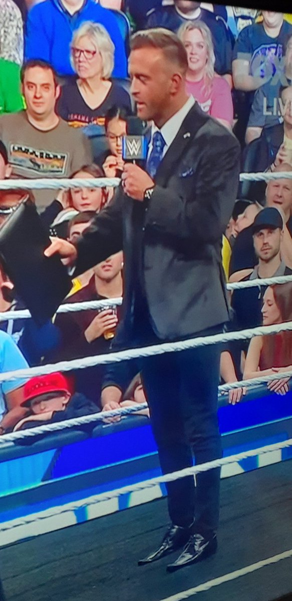 ProWrestlingCl1's tweet photo. This 👇👇👇👇This will NEVER get old for us!!! Seeing @RealNickAldis as the GM of #Smackdown does nothing but bring us great joy!!! Proud fans!!!
@WWE 
@ThisIsDrStinson 
@Santa_Vol https://t.co/1GAOPSTXK4