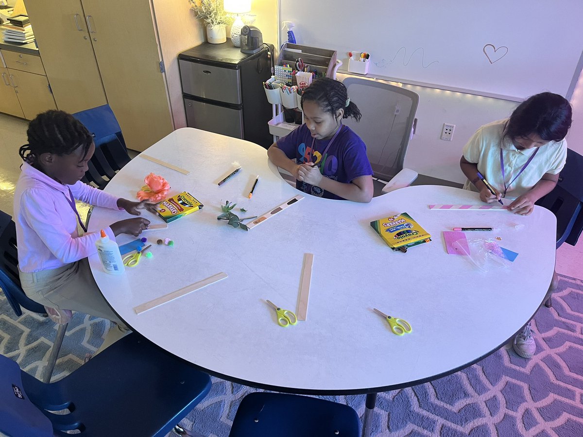 Lauren Barton tweet media