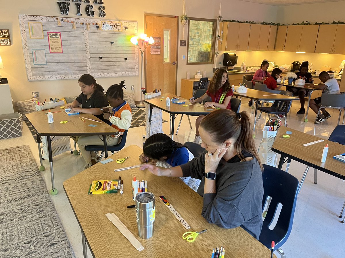 Lauren Barton tweet media