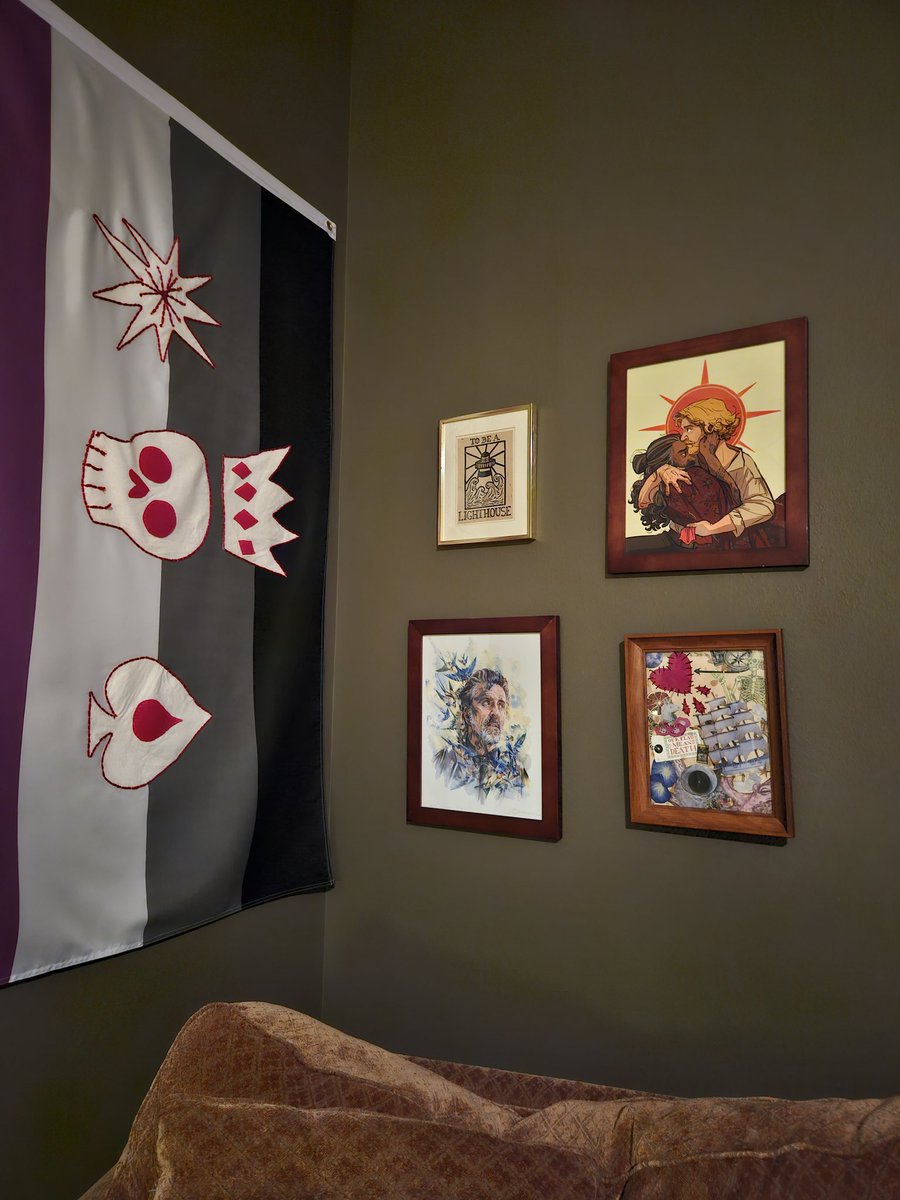 ManiacalStar's tweet photo. @JoannaBarnumArt 😭would be beautiful 🌹my pirate corner could do with some more Izzy https://t.co/3WKE2G7vVp