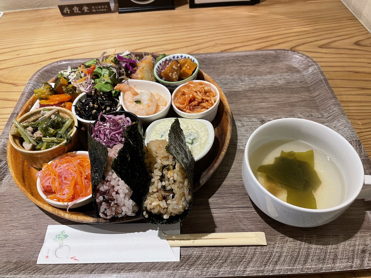 16Kana89's tweet photo. ランチという名の朝ごはんをいただいた🥗 https://t.co/wgHufKlVrx