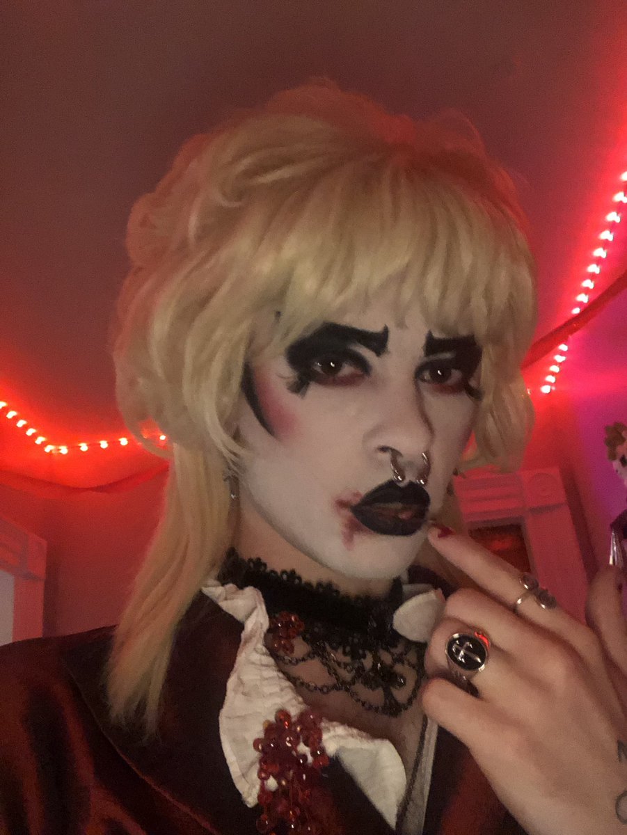 gothcrab's tweet photo. she’s a messy eater… https://t.co/1E9183AuD3