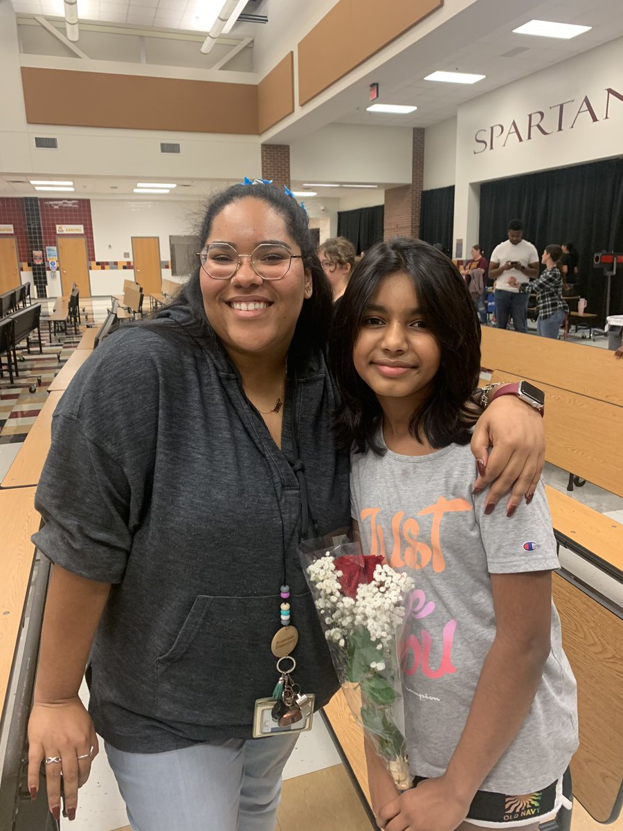 MsYoungs5th's tweet photo. Came out to support my former @Robertson_Elem fifth graders at their theater performance! The show was AMAZING! I’m so proud of them always! It makes my heart so happy that they still think to invite me to their special things. I’ll keep showing up as long as they want me to 🤍 https://t.co/1afUwaHggS